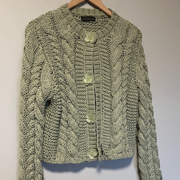 House of Harlow 1960 Chunky Knit Cable Sweater - Green with Buttons Flowers - Picture 4 of 6